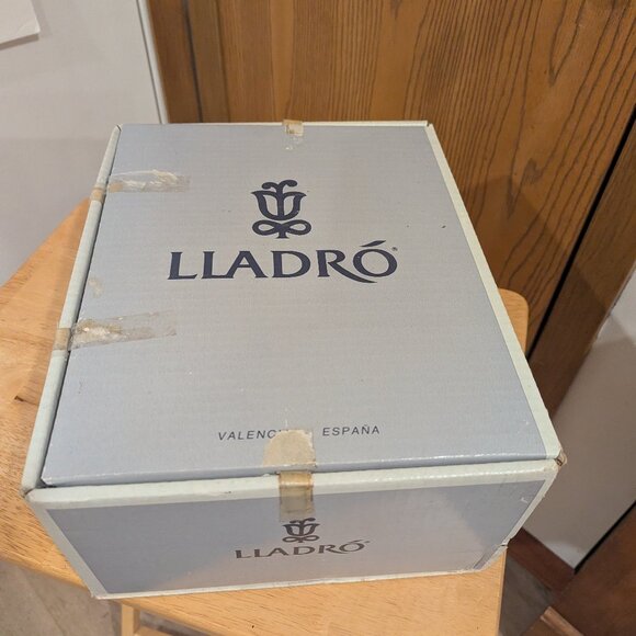 Retired Lladro "Out for a Spin" Boy in Car with Dog Statue in Original Box #5770 - Picture 5 of 6